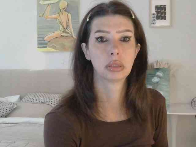 WhiteQueen888 webcam