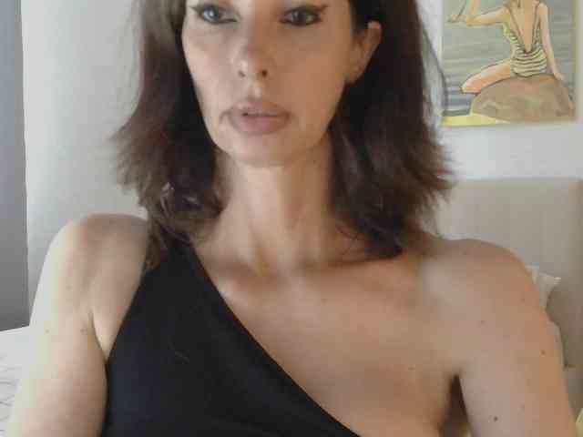 WhiteQueen888 webcam
