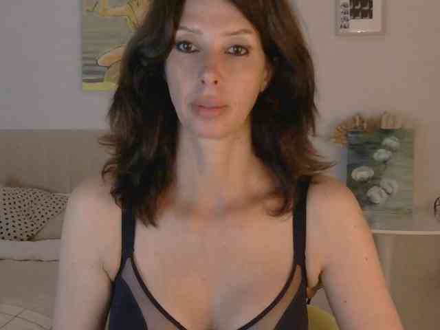 WhiteQueen888 webcam