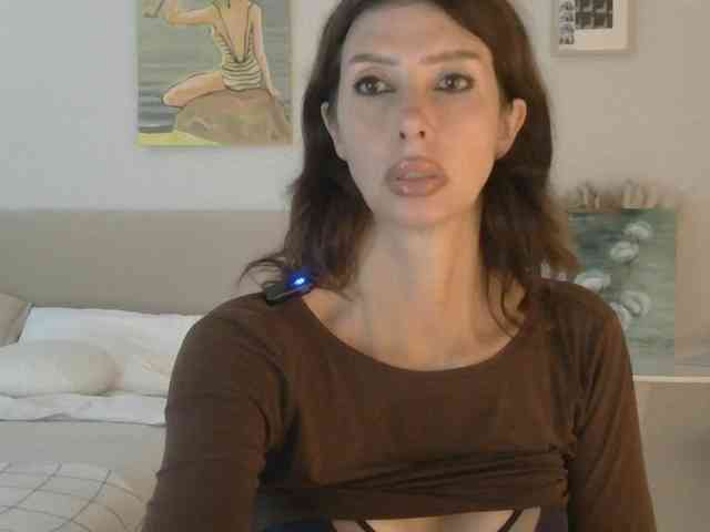 WhiteQueen888 webcam