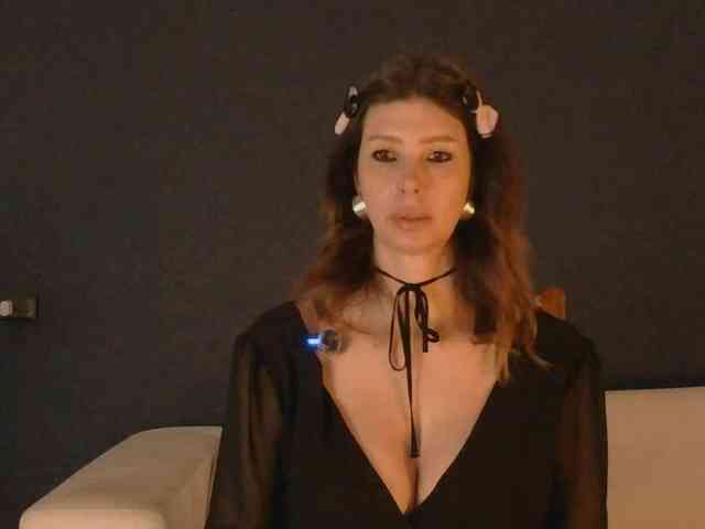 WhiteQueen888 webcam