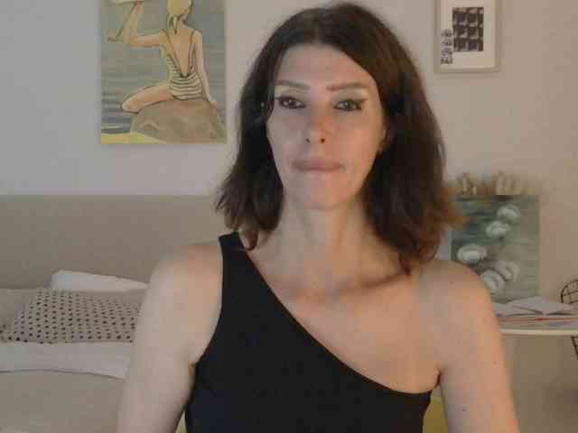WhiteQueen888 webcam