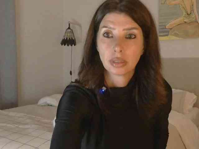 WhiteQueen888 webcam