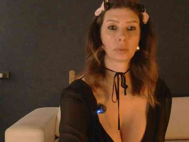 WhiteQueen888 webcam