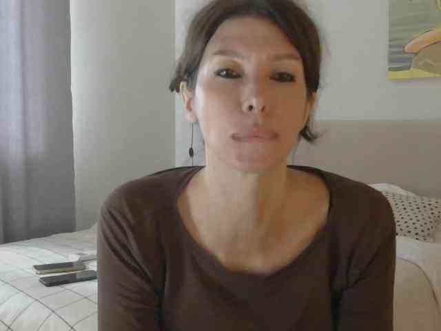 WhiteQueen888 webcam