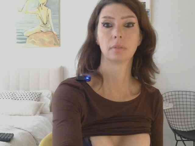 WhiteQueen888 webcam