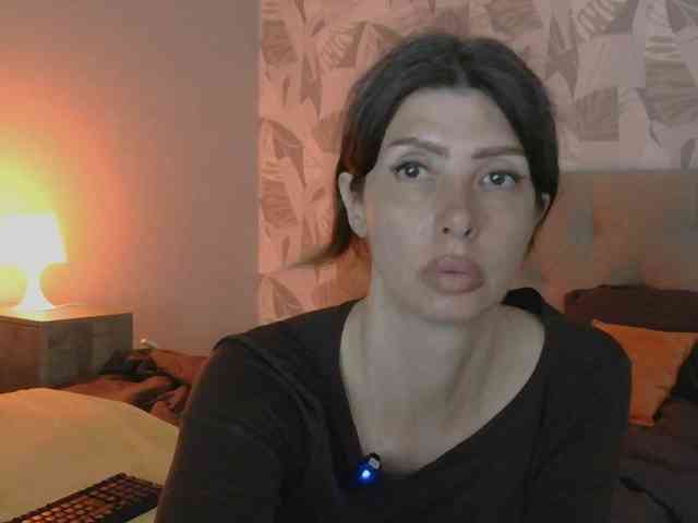 WhiteQueen888 webcam