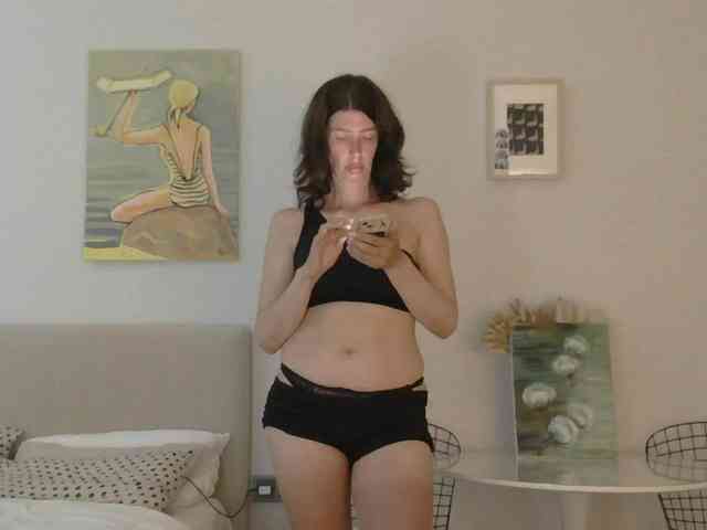 WhiteQueen888 webcam