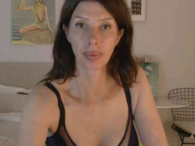 WhiteQueen888 webcam