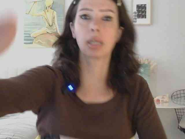 WhiteQueen888 webcam