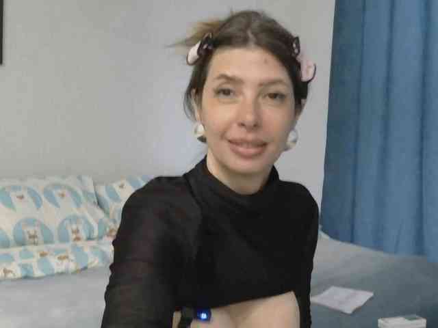 WhiteQueen888 webcam