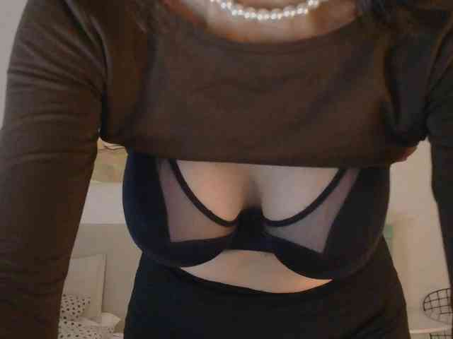 WhiteQueen888 webcam