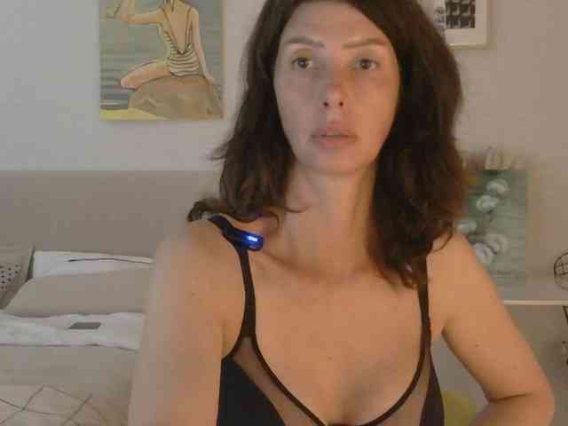 WhiteQueen888 webcam