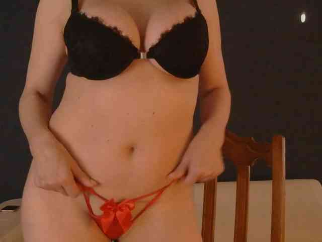 WhiteQueen888 webcam