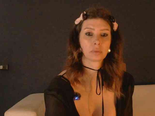 WhiteQueen888 webcam