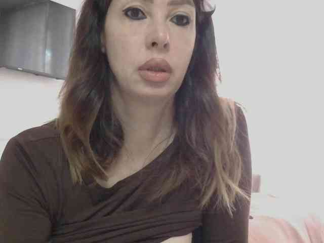 WhiteQueen888 webcam