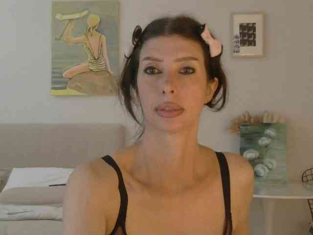 WhiteQueen888 webcam
