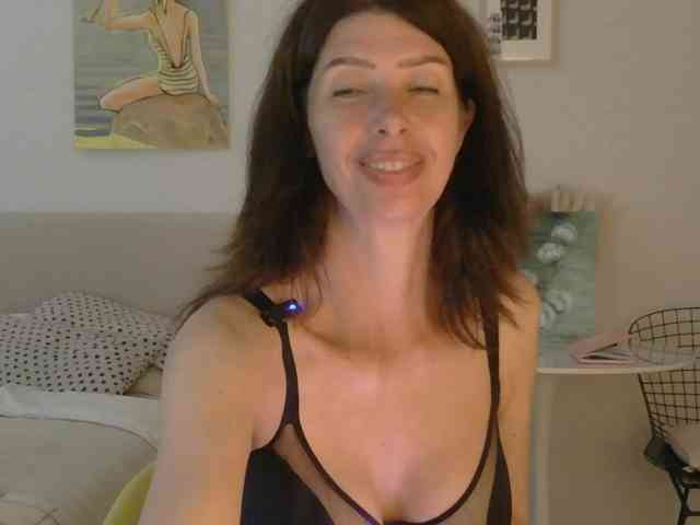 WhiteQueen888 webcam