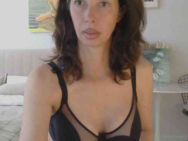 WhiteQueen888 webcam
