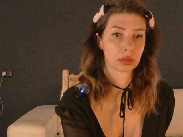 WhiteQueen888 webcam