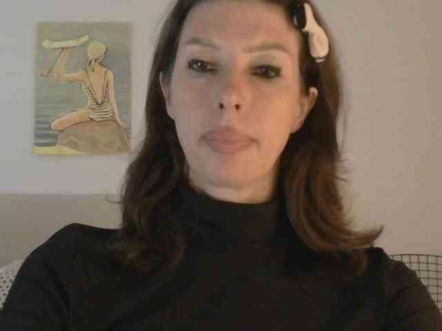 WhiteQueen888 webcam
