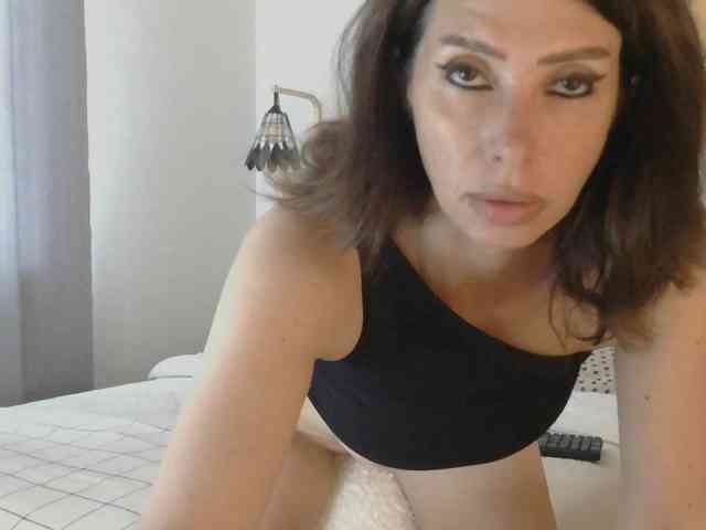 WhiteQueen888 webcam