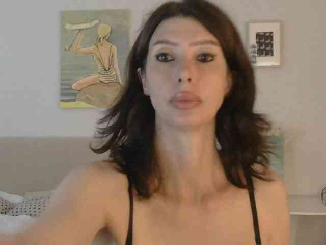 WhiteQueen888 webcam