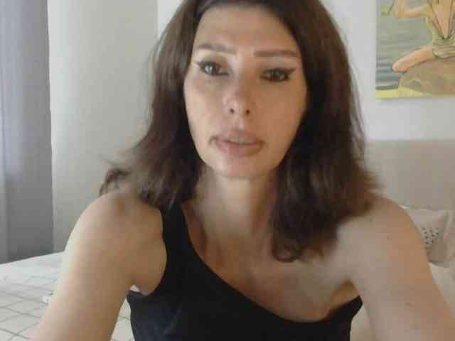 WhiteQueen888 webcam