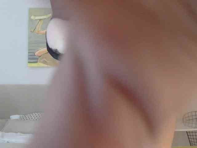WhiteQueen888 webcam