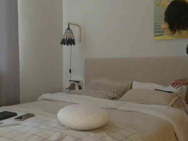 WhiteQueen888 webcam