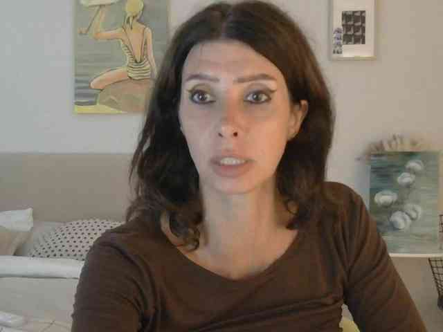 WhiteQueen888 webcam