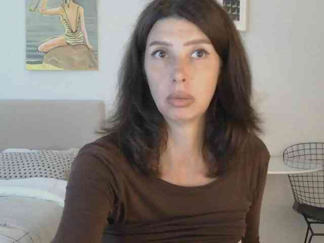 WhiteQueen888 webcam