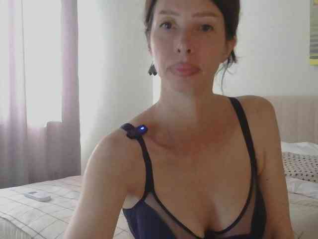 WhiteQueen888 webcam