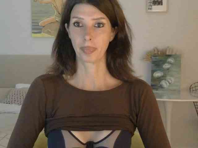 WhiteQueen888 webcam