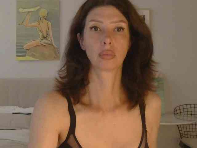 WhiteQueen888 webcam