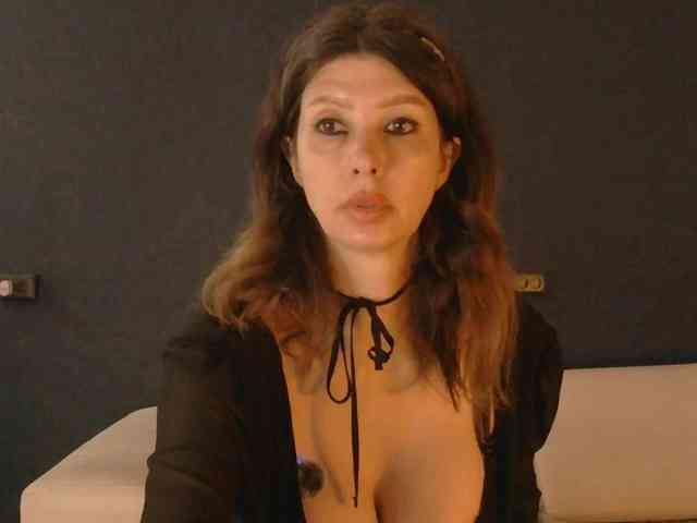 WhiteQueen888 webcam