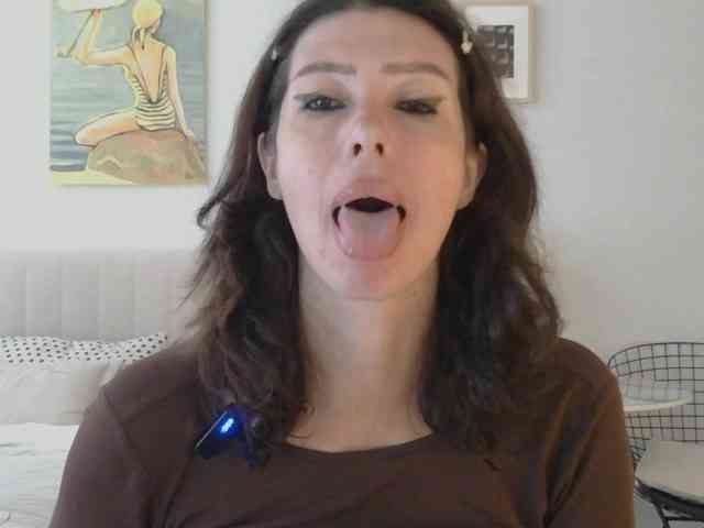 WhiteQueen888 webcam