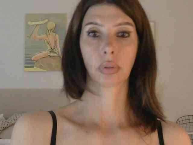 WhiteQueen888 webcam