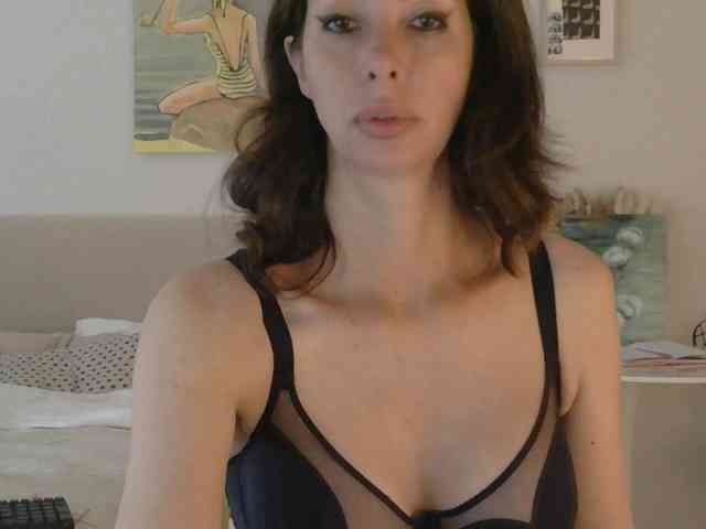WhiteQueen888 webcam