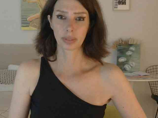 WhiteQueen888 webcam