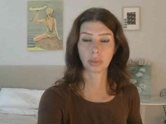 WhiteQueen888 webcam
