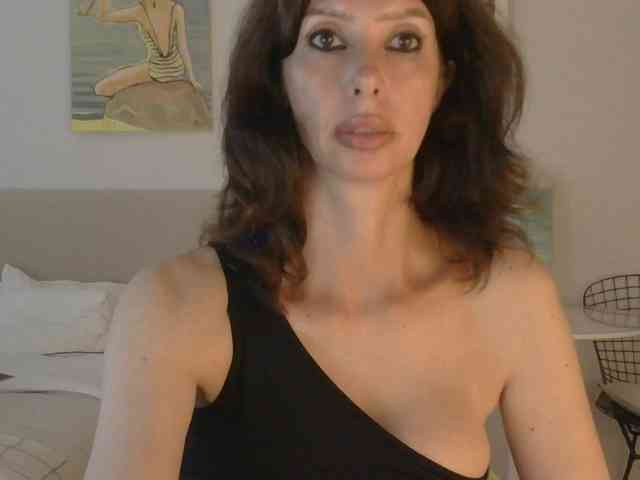 WhiteQueen888 webcam