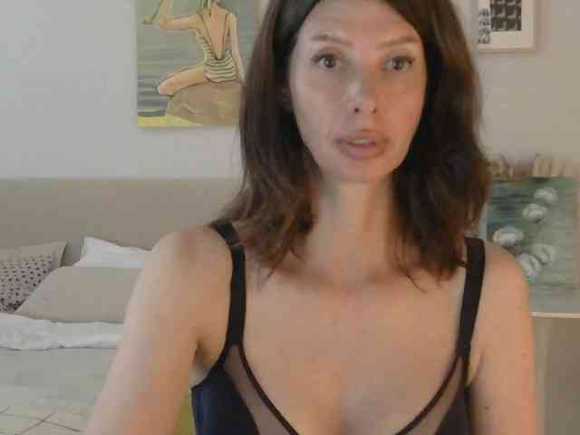 WhiteQueen888 webcam