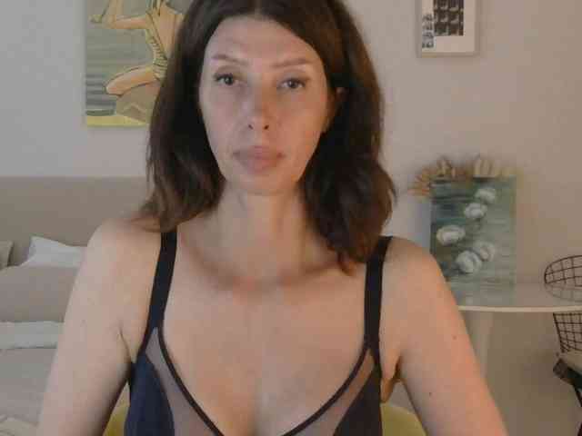 WhiteQueen888 webcam