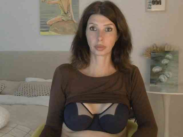 WhiteQueen888 webcam