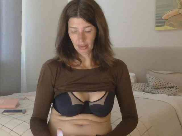 WhiteQueen888 webcam