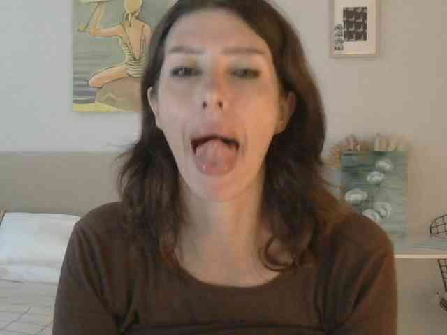 WhiteQueen888 webcam