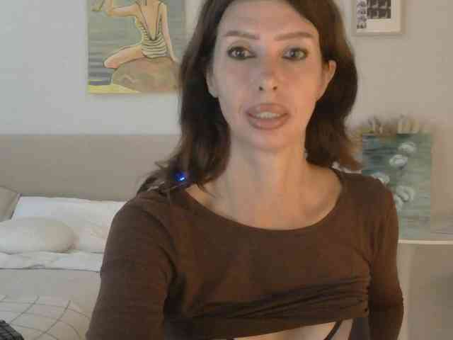 WhiteQueen888 webcam