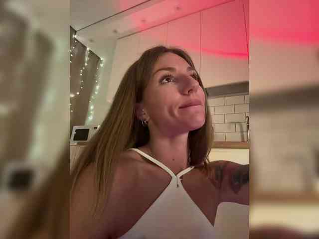 Модель: EnlivenLuv
