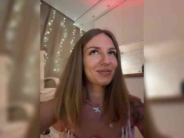 Модель: EnlivenLuv